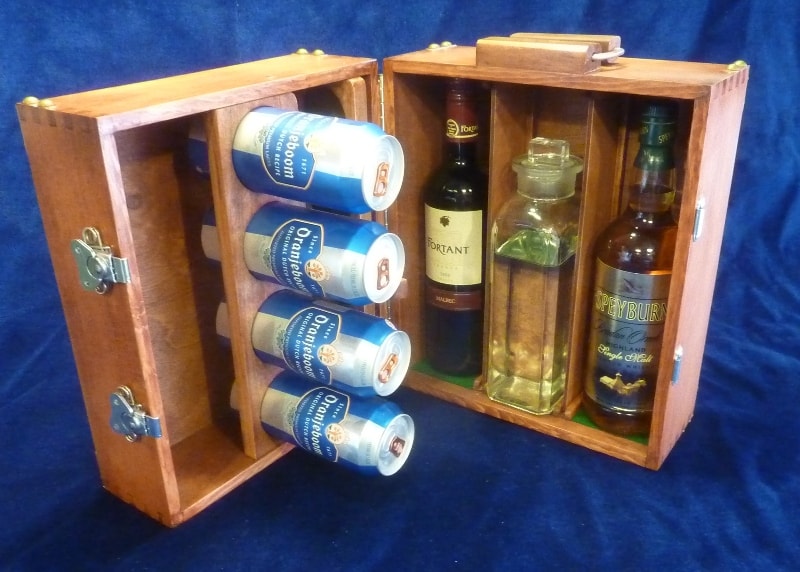 Travel Bar with deployable tinnie rack